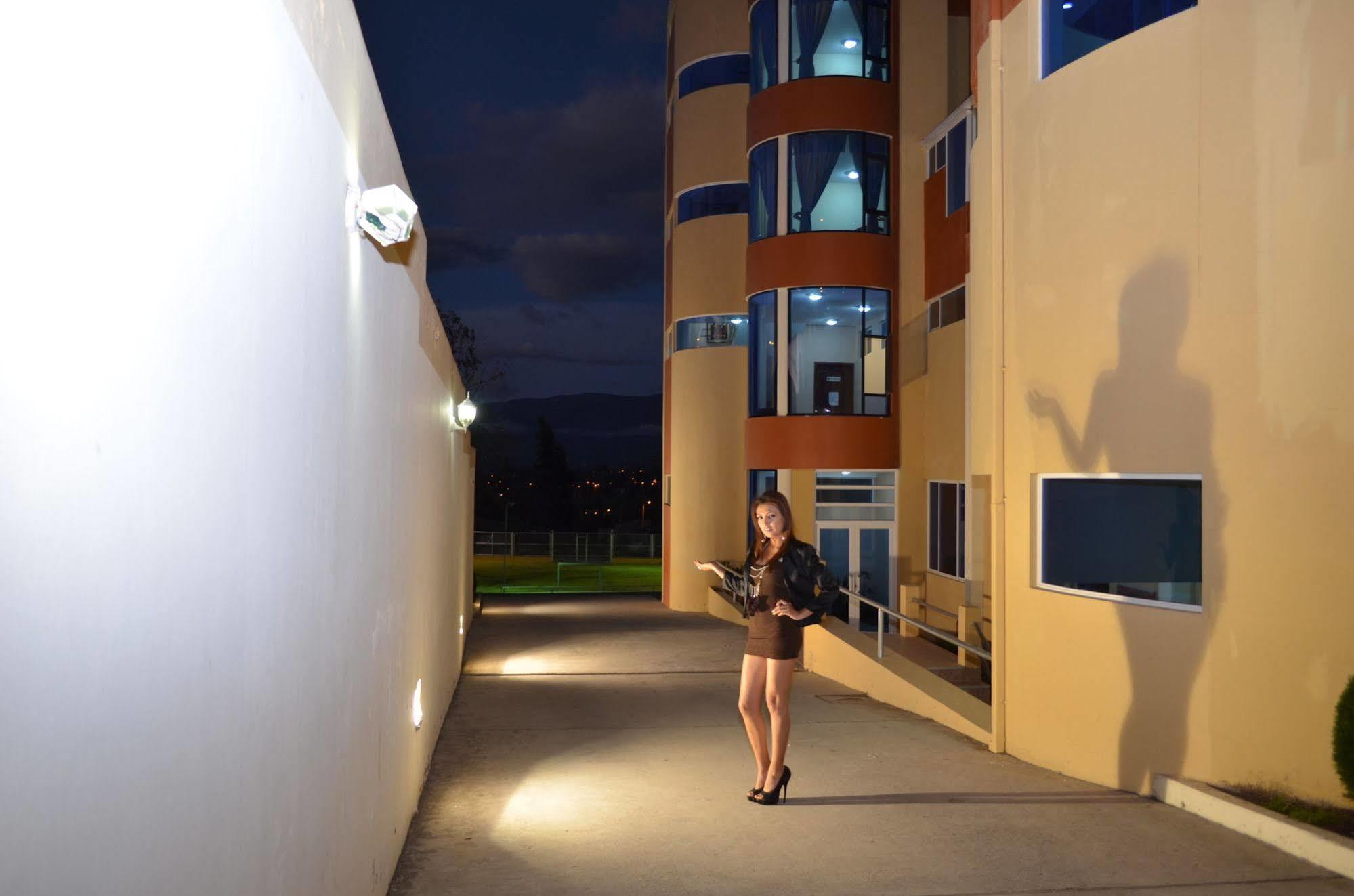 Hotel Versailles Ambato Exterior foto