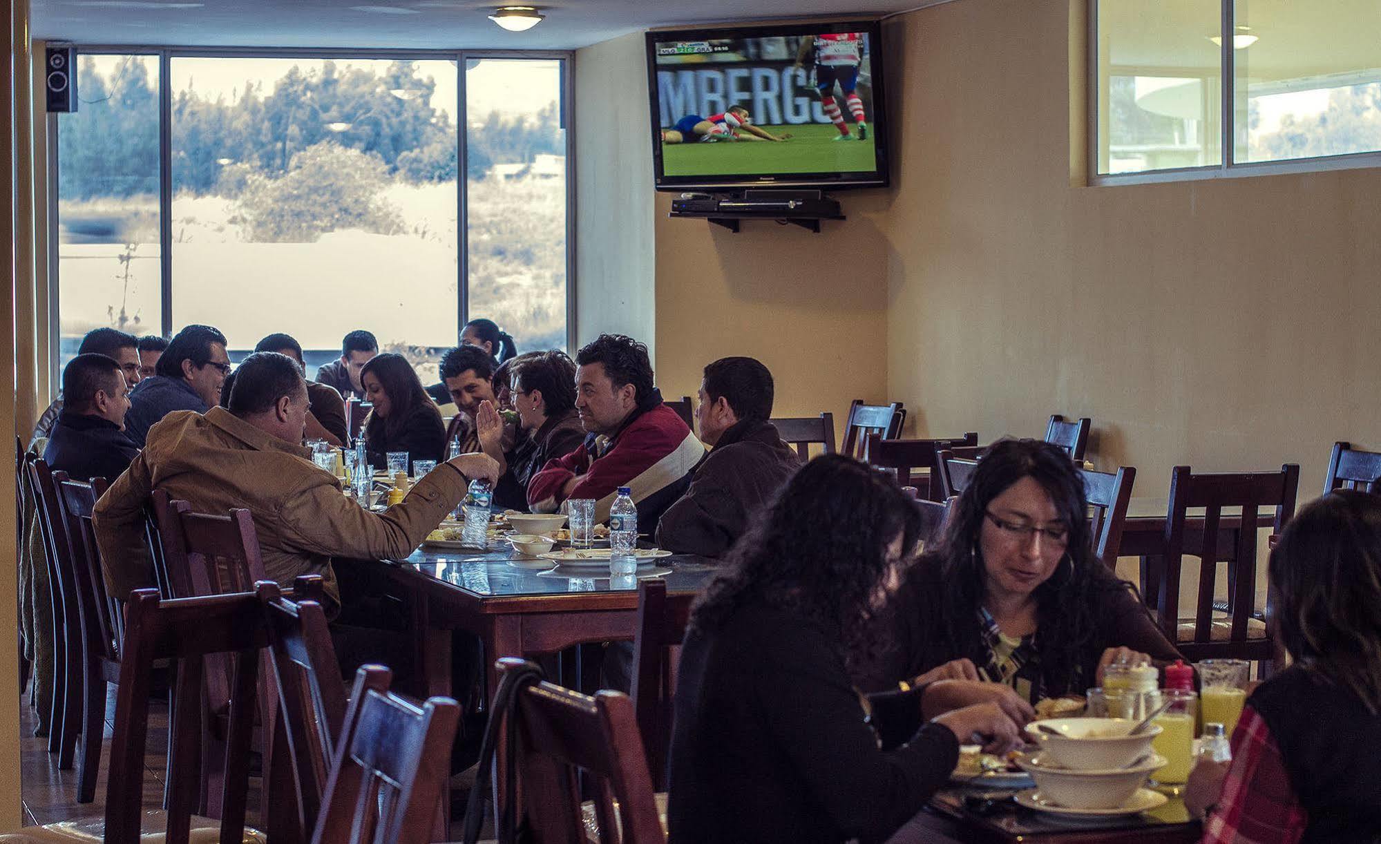 Hotel Versailles Ambato Exterior foto